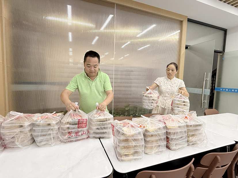 冷水鎮(zhèn)愛(ài)心商戶(hù)暖心送餐